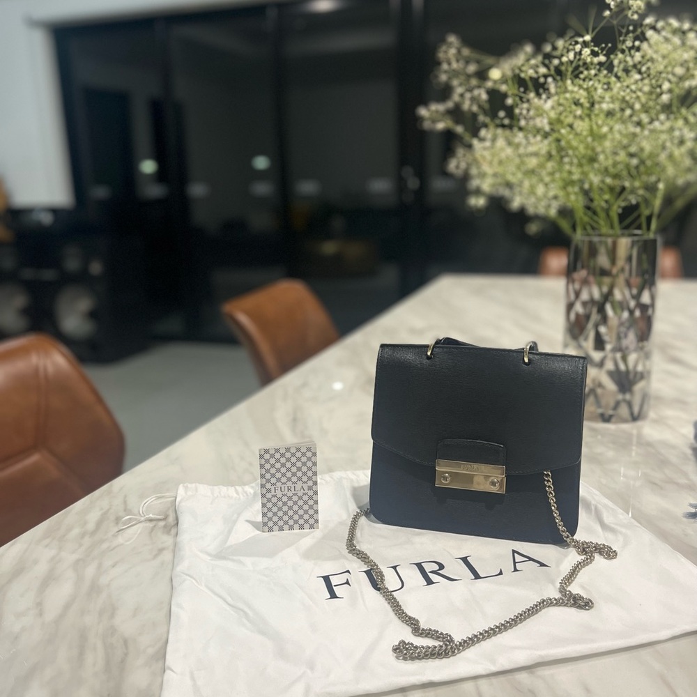 Furla Julia Mini Crossbody in black with chain and handle - Picture 5 of 5